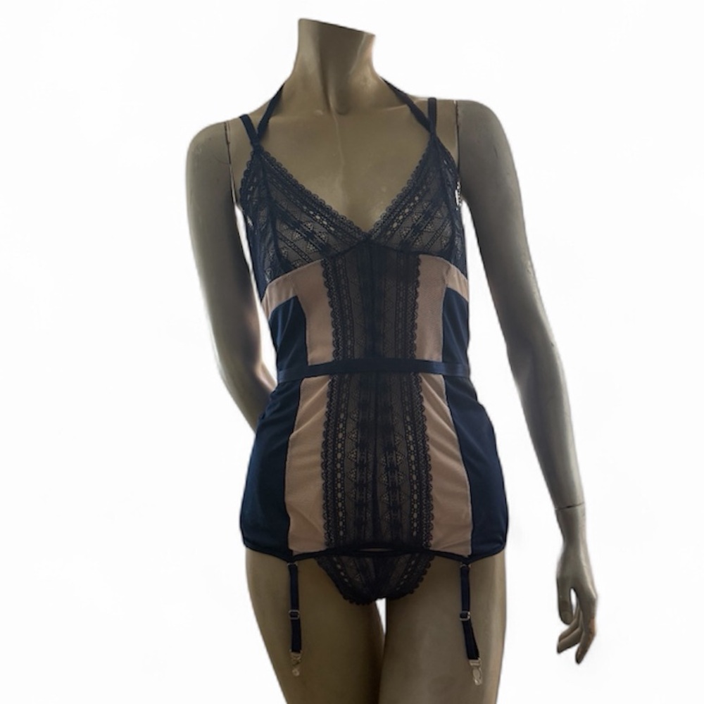 I Collection Mesh & Lace Merry Widow- NWT- XL